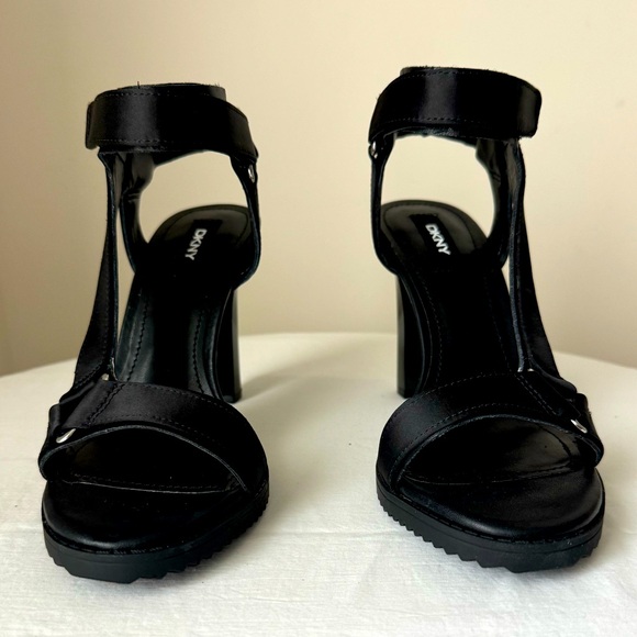 DKNY Bayli Sandal Size 7 Black Satin/Leather - Picture 2 of 8